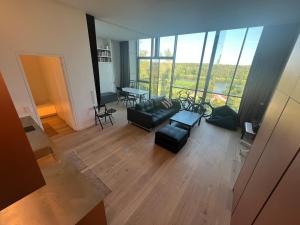 Et sittehjørne på Design apartment with view to Nemunas, Prienai