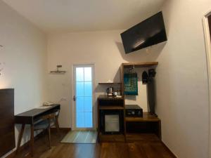 Η κουζίνα ή μικρή κουζίνα στο Serapi Hotel
