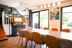 a dining room with a table and chairs at Magnifique maison de famille - Entre terre et mer in Fouesnant +67 photos