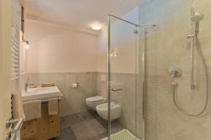 Ένα μπάνιο στο Profigl - Eco Guesthouse +29 φωτογραφίες