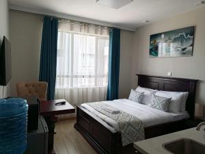 Postel nebo postele na pokoji v ubytování Indesign makumbi Apartment + 142 fotografií