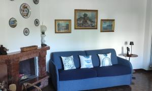 A seating area at CAPERCIA home