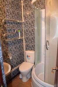 Ванная комната в Virsaviya Hotel