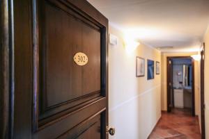 Зображення з фотогалереї помешкання Hotel Palazzo Krataiis у місті Шилла