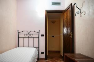 Ліжко або ліжка в номері Hotel Palazzo Krataiis