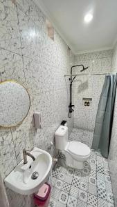 Koupelna v ubytování Dara House + 37 fotografií