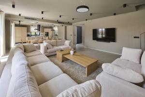 Μια τηλεόραση ή/και κέντρο ψυχαγωγίας στο Villa Madora