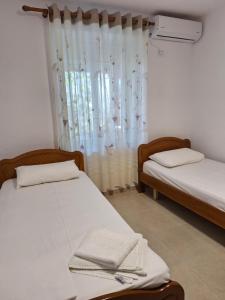 En eller flere senge i et værelse på Annas Apartment