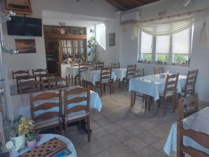 Televisyen dan/atau pusat hiburan di Bed and Breakfast Brko