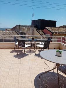 A balcony or terrace at Happy Holiday