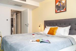 Łóżko lub łóżka w pokoju w obiekcie Classy Apartments - Ruska