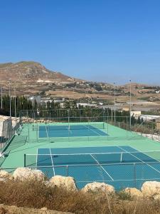 Tennis and/or squash facilities at Villa La Perla or nearby