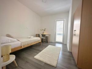 Postel nebo postele na pokoji v ubytování Apartman Niko + 7 fotografií