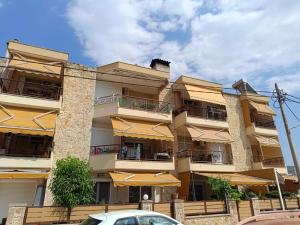 a building with a car parked in front of it at Dimitra#RelaxHomeKallithea in Kallithea Halkidikis