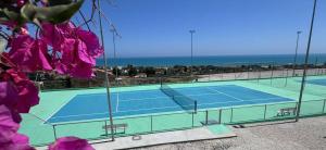 Tennis and/or squash facilities at Villa La Perla or nearby