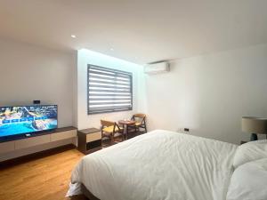 Postel nebo postele na pokoji v ubytování Luxe Paradise Hotel Nguyen Khac Hieu