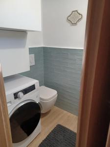 Koupelna v ubytování Theta Guesthouse