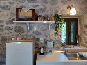 Kuchyň nebo kuchyňský kout v ubytování Theta Guesthouse