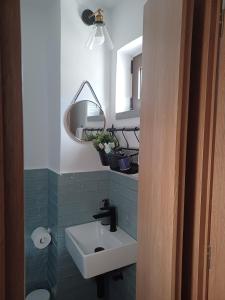 Koupelna v ubytování Theta Guesthouse + 33 fotografií