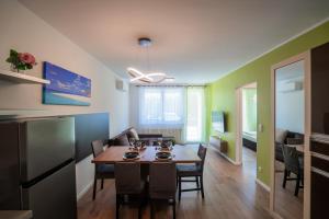 TV a/nebo společenská místnost v ubytování MyFlat Siófok Beach Apartment