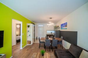 TV a/nebo společenská místnost v ubytování MyFlat Siófok Beach Apartment