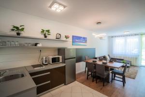Kuchyň nebo kuchyňský kout v ubytování MyFlat Siófok Beach Apartment