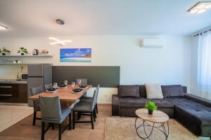 Kuchyň nebo kuchyňský kout v ubytování MyFlat Siófok Beach Apartment