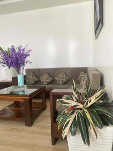 a living room with a couch and a coffee table at Duy Thảo Hotel in Da Lat