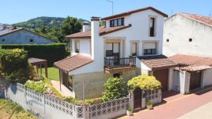 Το κτήριο όπου στεγάζεται  η παραθεριστική κατοικία