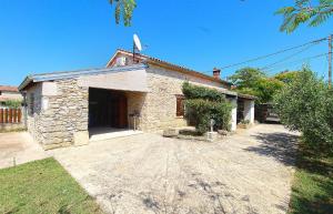 Hoone, kus puhkemaja asub