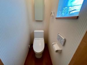 New! Lake and Mountain View Hammock House Up to 6 People的一间浴室
