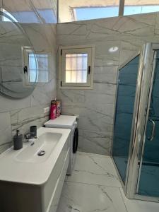 Ένα μπάνιο στο Babas House