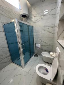 Ένα μπάνιο στο Babas House +3 φωτογραφίες