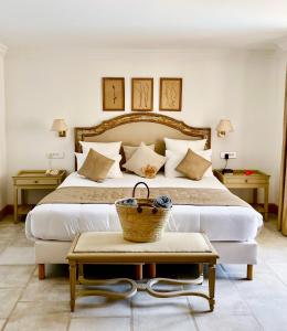 Postel nebo postele na pokoji v ubytování Le Phébus & Spa – Relais & Châteaux