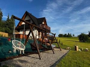 Zahrada ubytování WierchoHouse - domek z jacuzzi