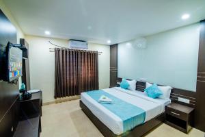 Postel nebo postele na pokoji v ubytování Hotel Shams Inn