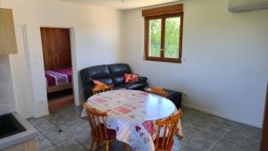 Χώρος καθιστικού στο maison a la campagne avec piscine