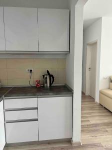 Η κουζίνα ή μικρή κουζίνα στο Panoramic View 2 Rooms Apartment with Terrace