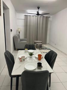 Cozy 2BR Apt AxisAtrium Mall wPool Pandan Indah Ampang Kuala Lumpur的休息区