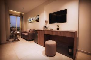 Televisyen dan/atau pusat hiburan di Rivana Residence New Cairo - Pool Access