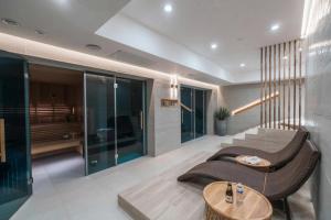 Posezení v ubytování Nice Studio by the River Walonska 15 SPA - GYM - SAUNA - JACUZZI