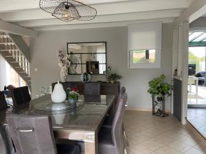 a dining room with a table and a mirror at Chambre proche circuit in Spay