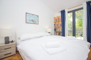 Giường trong phòng chung tại Villa Mediteran