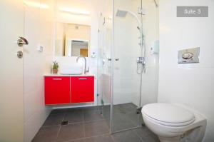 Uma casa de banho em Magdala Resort 2BR With private pool