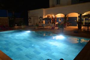 Bazén v ubytování Villa Mirleft avec piscine et vue mer nebo v jeho okolí