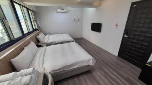 Posteľ alebo postele v izbe v ubytovaní Xingyi Hotel