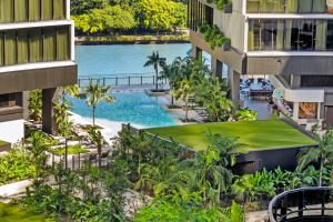 ブリスベンにあるHome of Clouds - Brand New Lv 33 Apartment on Star Casino BNE, Privately Managedのプールのあるリゾートの航空写真