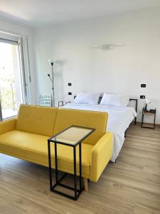 Postel nebo postele na pokoji v ubytování Monolocale in bicocca