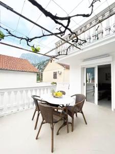 a patio with a table and chairs on a balcony at Asia Apartments in Škaljari