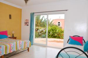 Postel nebo postele na pokoji v ubytování Villa Mirleft avec piscine et vue mer + 8 fotografií